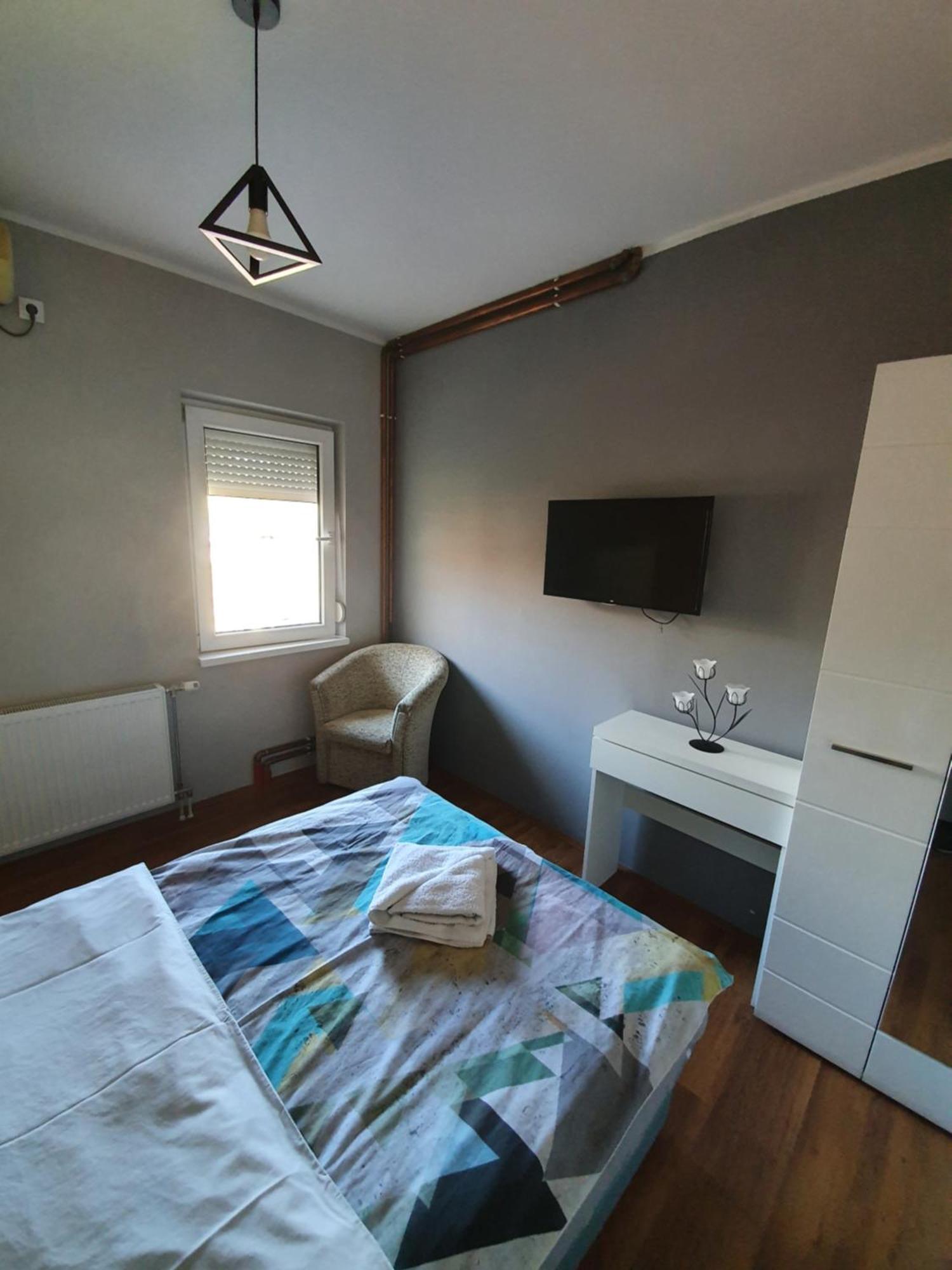 Guest House Mines Vrdnik Zimmer foto